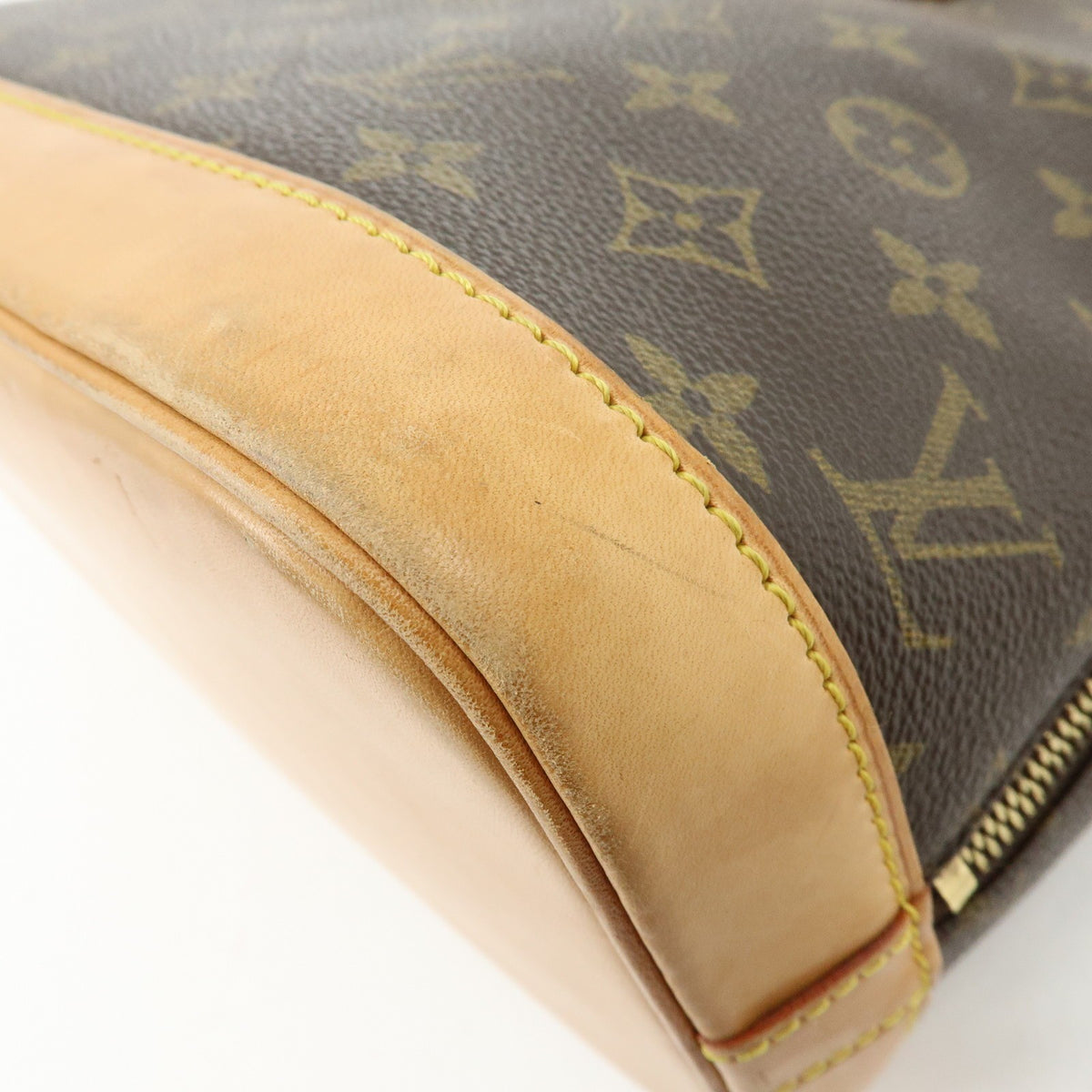 Louis Vuitton Alma Monogram Canvas Brown Canvas Handbag (Pre-Owned)