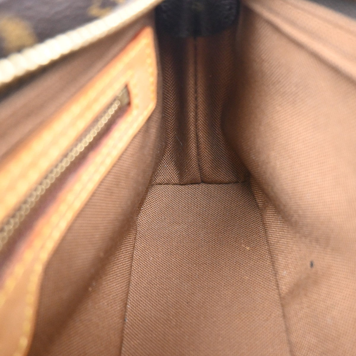 Louis Vuitton Trotteur Monogram Canvas Brown Canvas Shoulder Bag Bag (Pre-Owned)