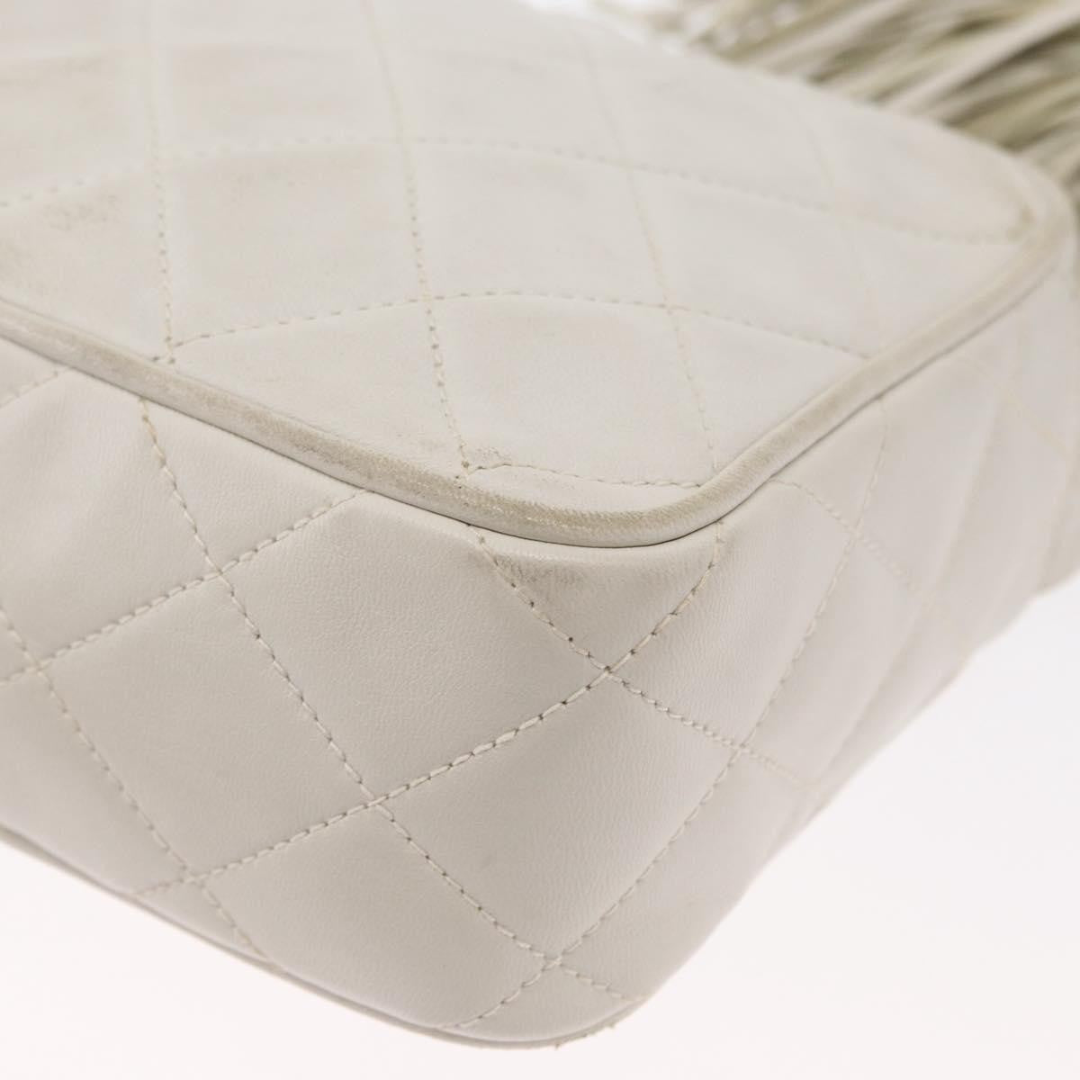 Chanel Vintage Diamond Cc Slit Pocket Camera Quilted Leather White Leather Shoulder Bag Bag (Pre-Owned)