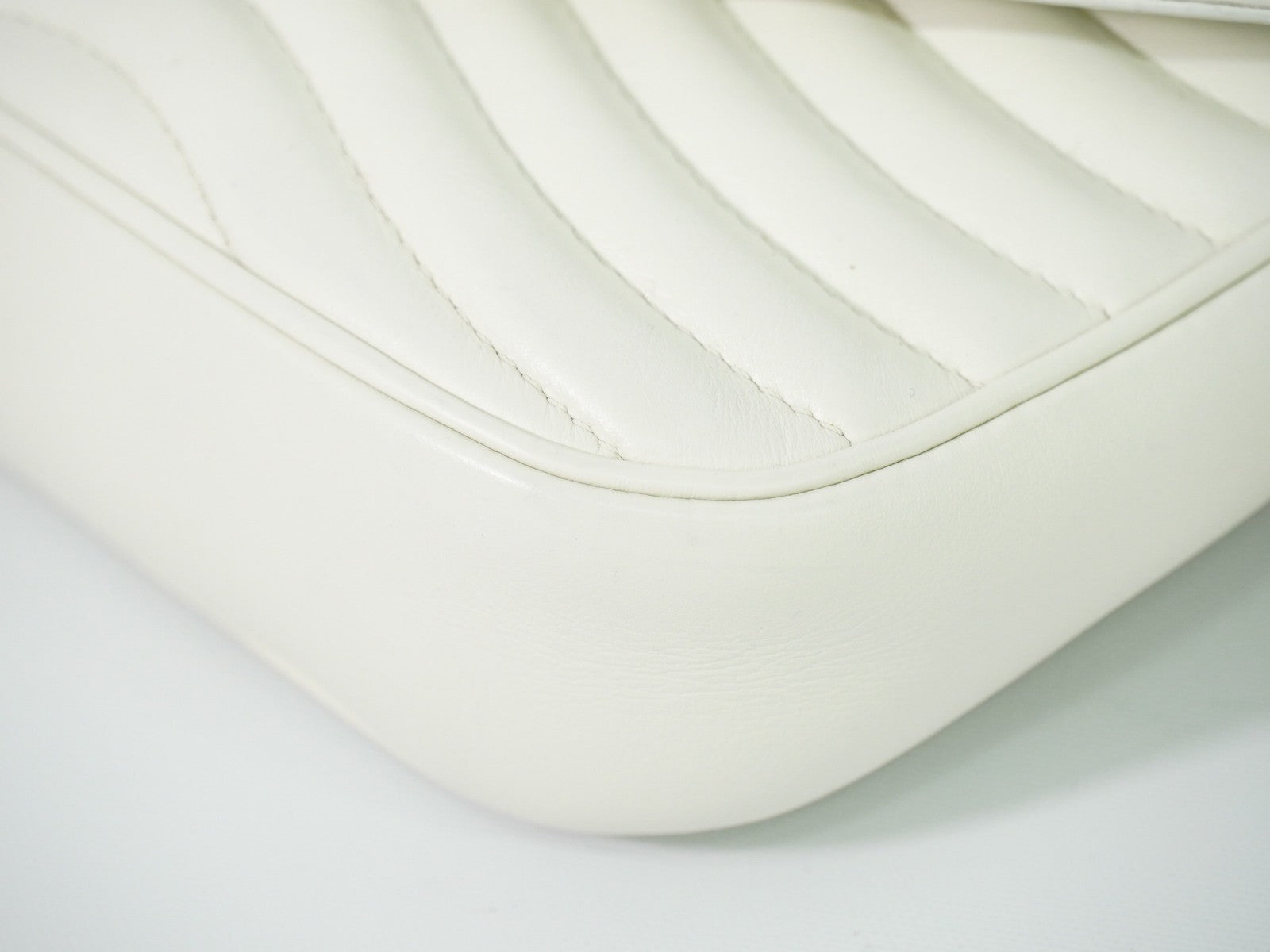 Louis Vuitton New Wave Multi Pochette Quilted Leather White Leather Shoulder Bag Bag (Pre-Owned)