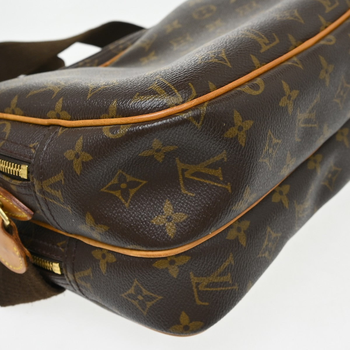 Louis Vuitton Reporter Monogram Canvas Brown Canvas Shoulder Bag Bag (Pre-Owned)