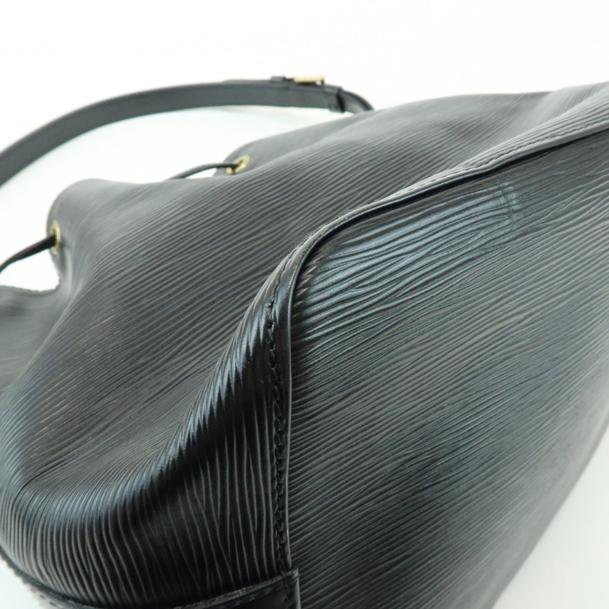 Louis Vuitton Petit Noe Epi Leather Black Leather Handbag (Pre-Owned)