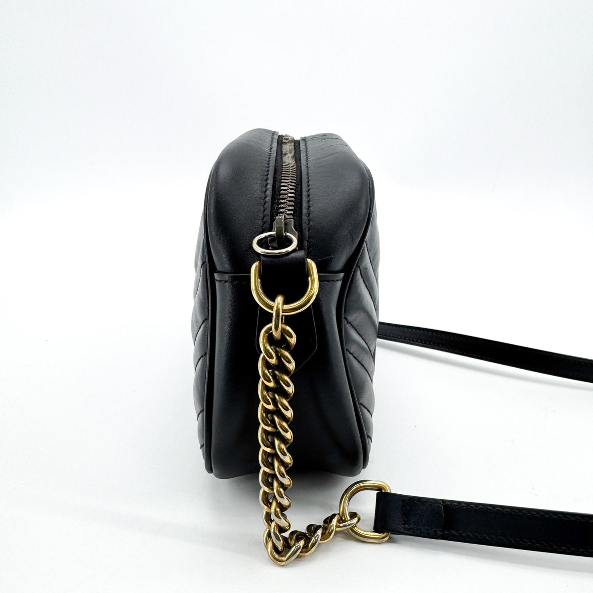 Gucci Gg Marmont Chevron Iridescent Leather Black Leather Shoulder Bag Bag (Pre-Owned)