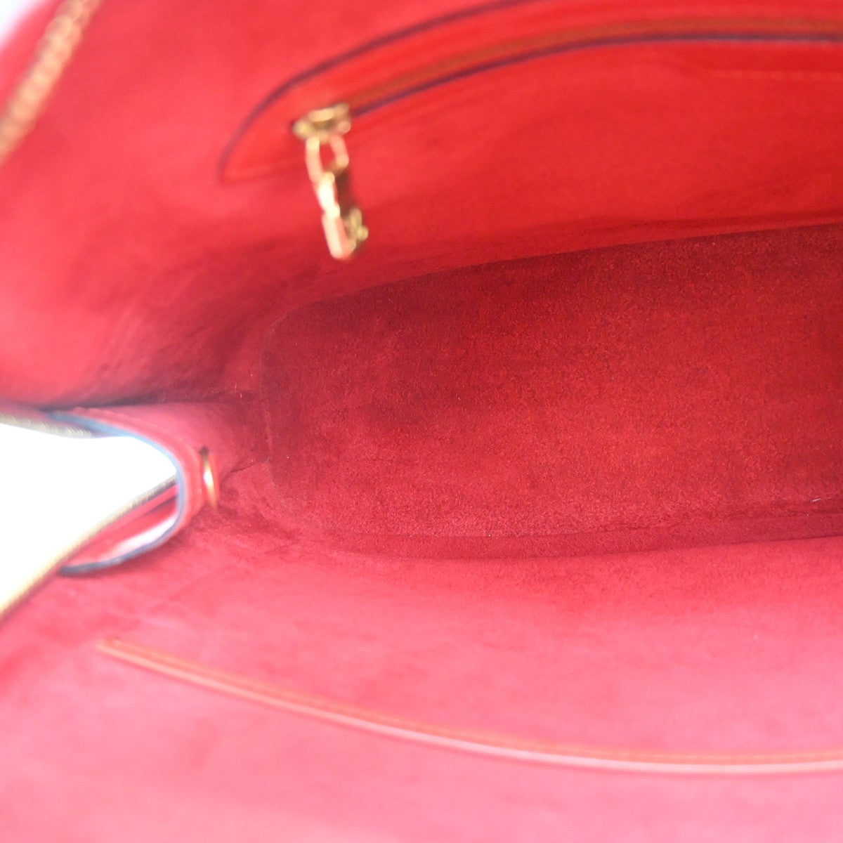Louis Vuitton Lussac Epi Leather Red Leather Handbag (Pre-Owned)