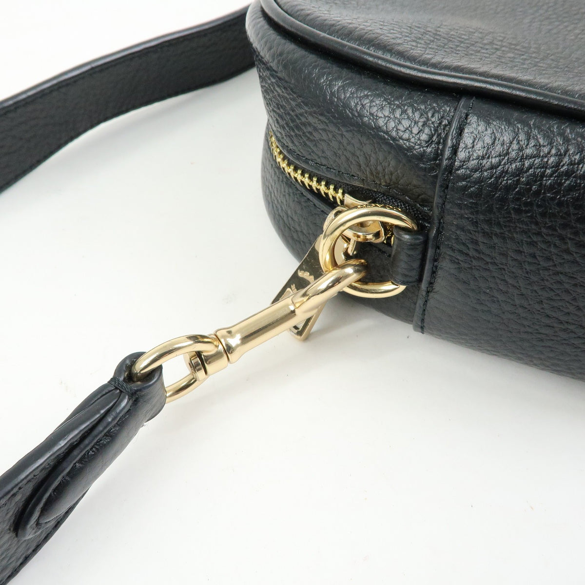 Coach Shoulder Leather Black Leather Handbag (Pre-Owned)