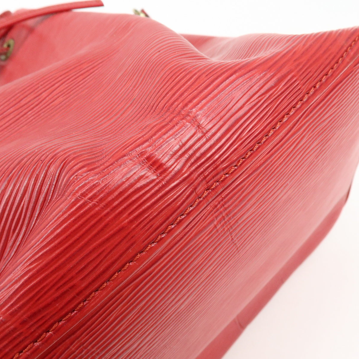 Louis Vuitton Petit Noe Epi Leather Red Leather Handbag (Pre-Owned)