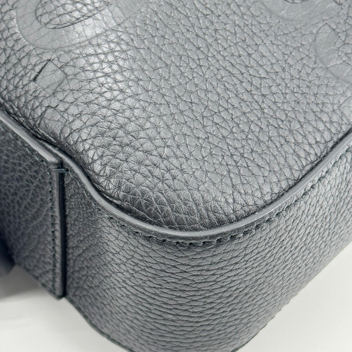 Gucci Convertible Jumbo Gg Embossed Leather Black Leather Tote Bag Bag (Pre-Owned)