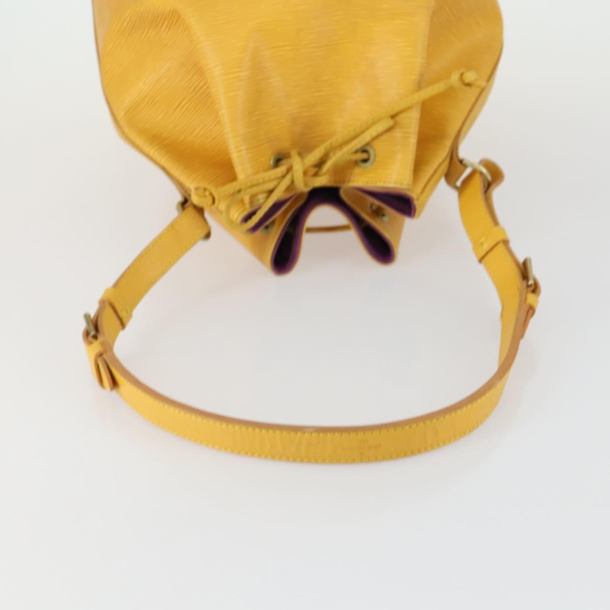 Louis Vuitton Noe Epi Leather Yellow Leather Shoulder Bag Bag (Pre-Owned)