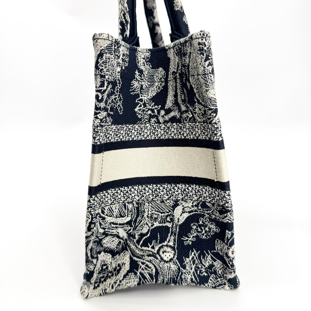 Christian Dior Book Embroidered Canvas Navy Canvas Tote Bag Bag (Pre-Owned)