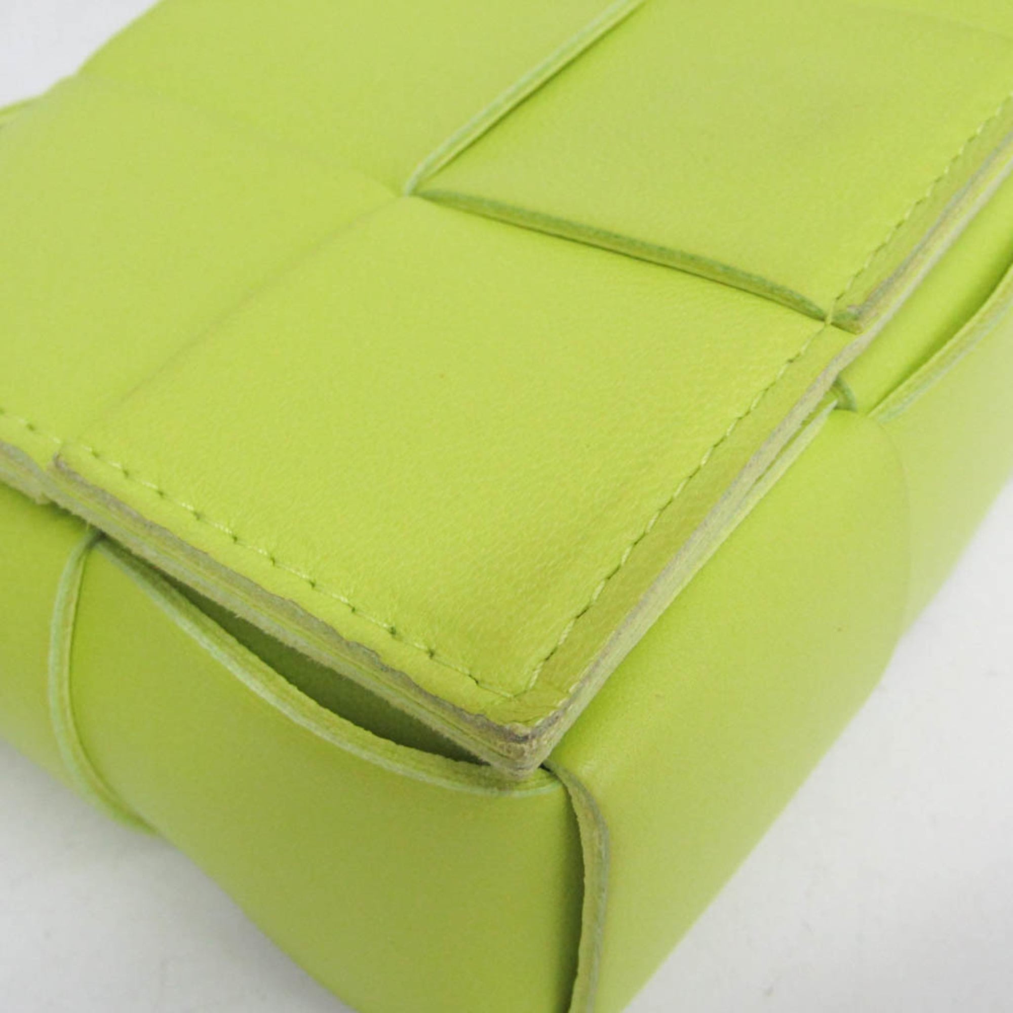 Bottega Veneta Cassette Maxi Intrecciato Leather Green Leather Clutche & Pouche Bag (Pre-Owned)