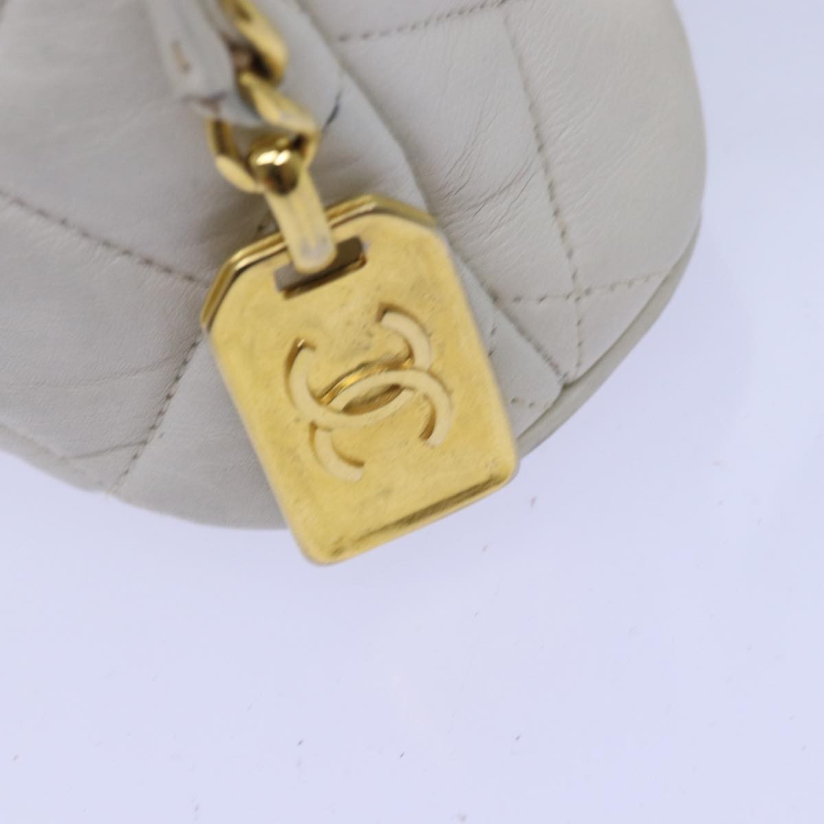 Chanel Vintage Zip Chain Quilted Caviar White Leather Shoulder Bag Bag (Pre-Owned)