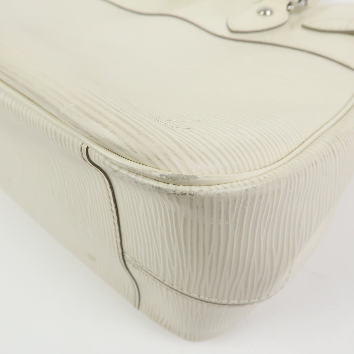 Louis Vuitton Passy Epi Leather White Leather Tote Bag Bag (Pre-Owned)