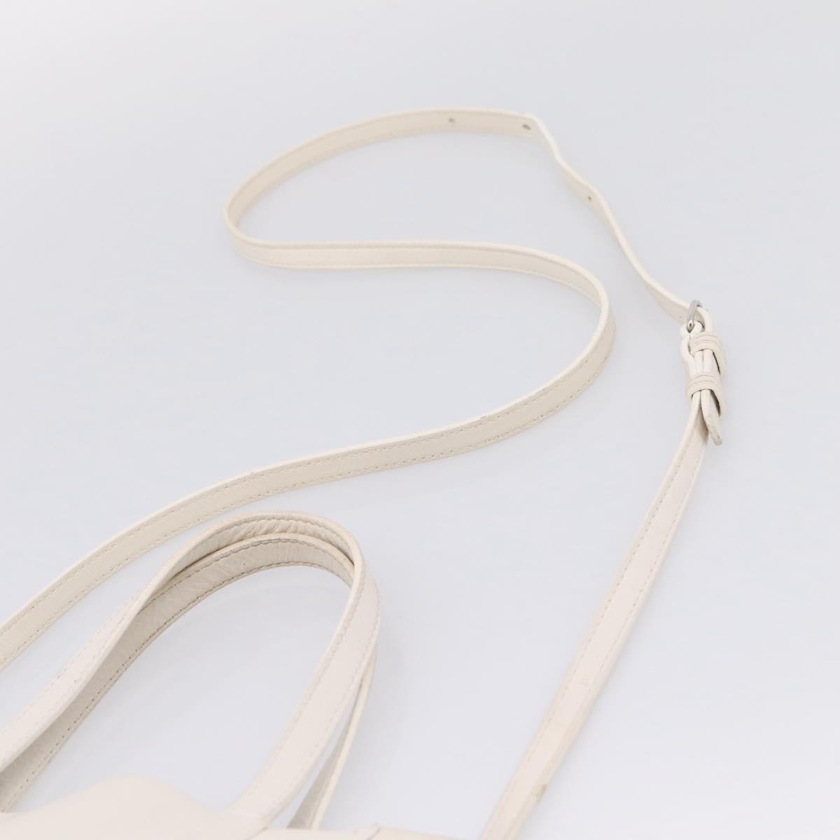 Balenciaga Everyday Leather White Leather Tote Bag Bag (Pre-Owned)