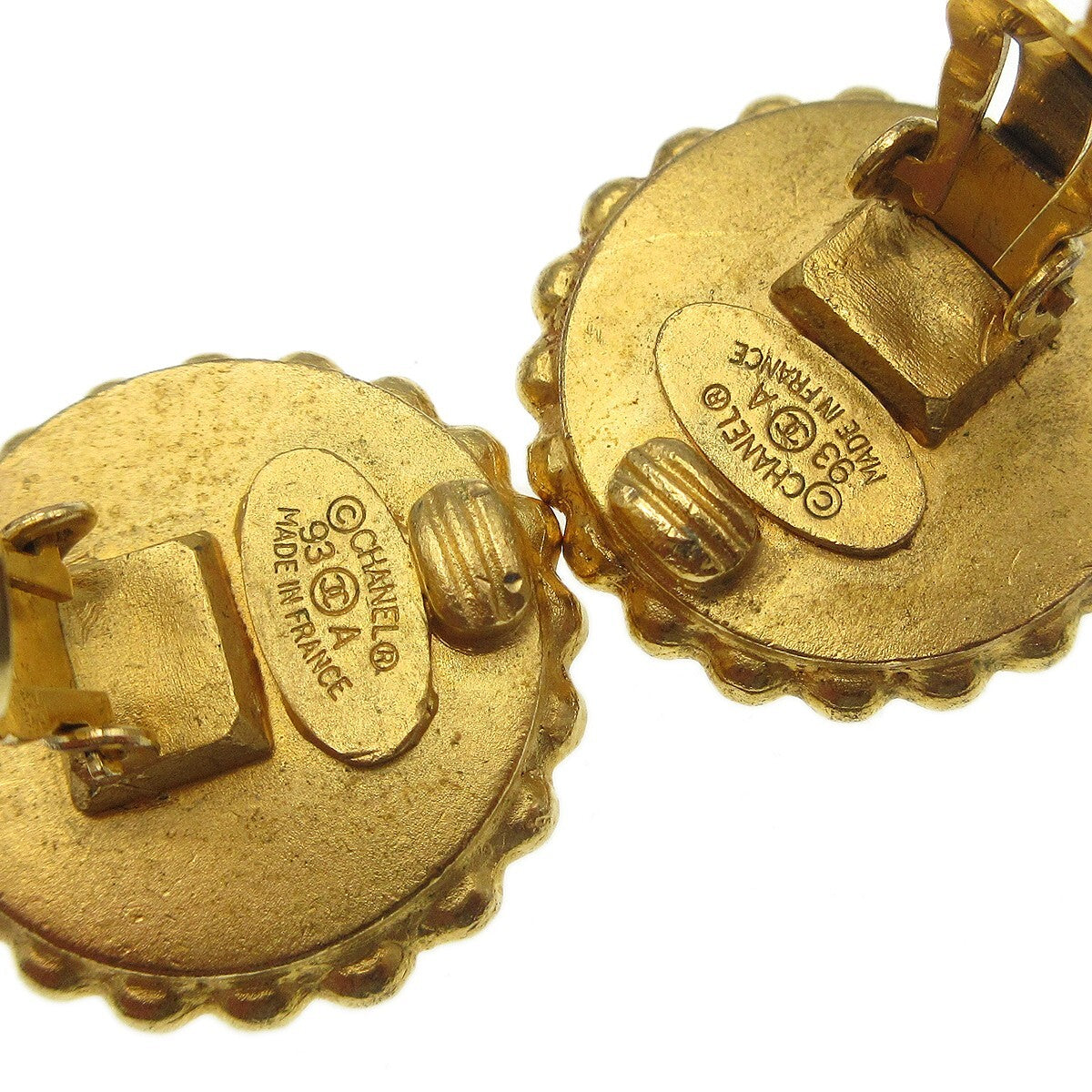 Chanel Cc Round Stud Metal And Enamel Gold Gold_Plated Earrings Jewelry (Pre-Owned)