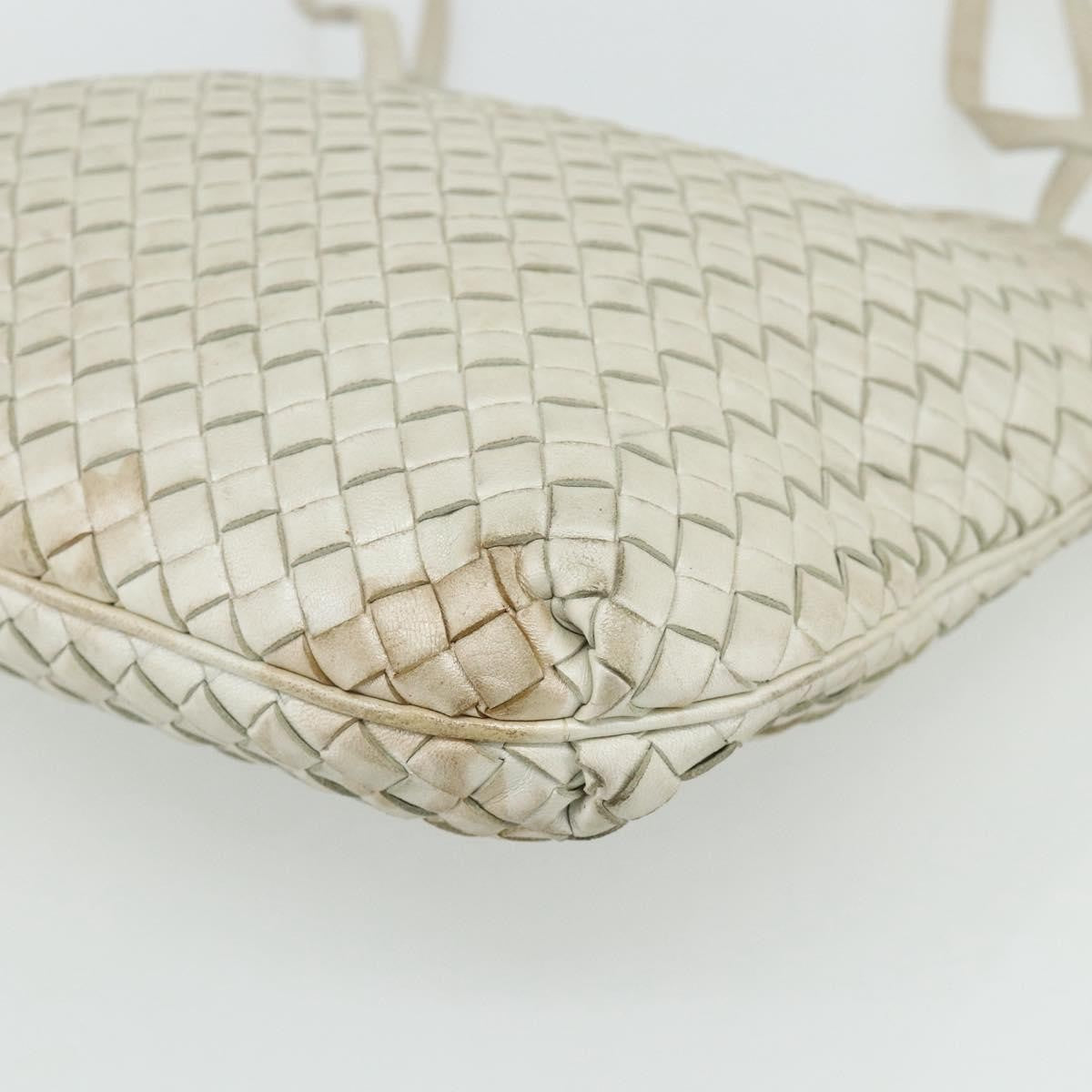 Bottega Veneta Intrecciato Shoulder Leather White Leather Shoulder Bag Bag (Pre-Owned)