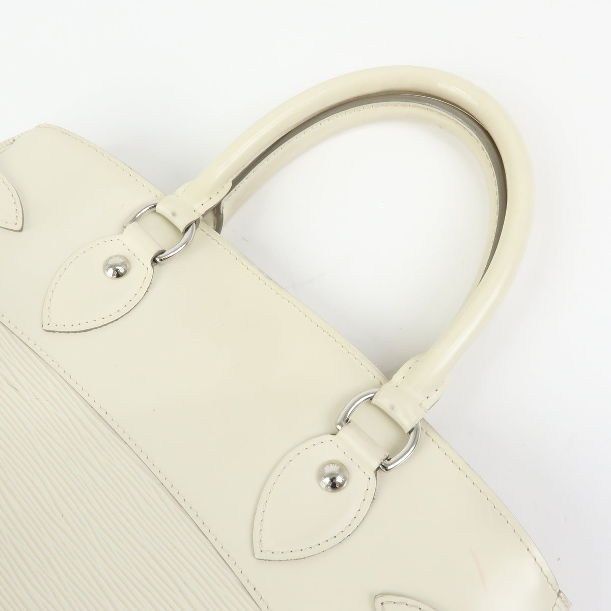 Louis Vuitton Passy Epi Leather White Leather Tote Bag Bag (Pre-Owned)