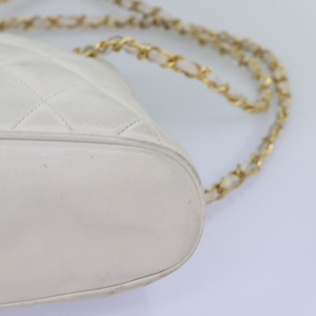 Chanel Vintage Zip Chain Quilted Caviar White Leather Shoulder Bag Bag (Pre-Owned)