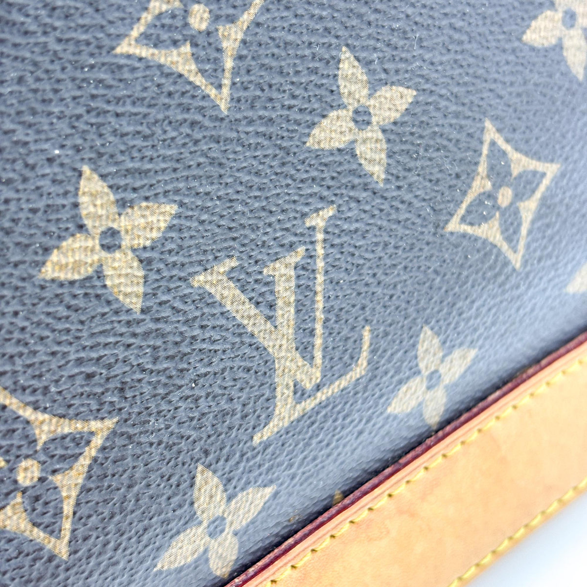 Louis Vuitton Alma Monogram Canvas Brown Canvas Handbag (Pre-Owned)