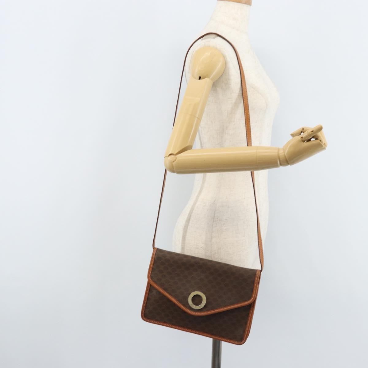Celine Vintage Macadam Circle Logo Canvas And Leather Brown Canvas Shoulder Bag Bag (Pre-Owned)