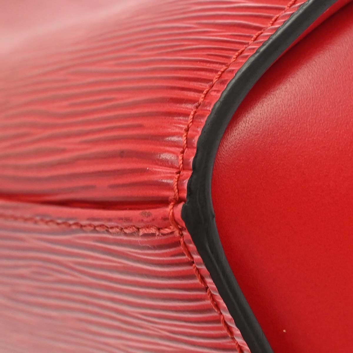 Louis Vuitton Pont Neuf Epi Red Leather Handbag (Pre-Owned)