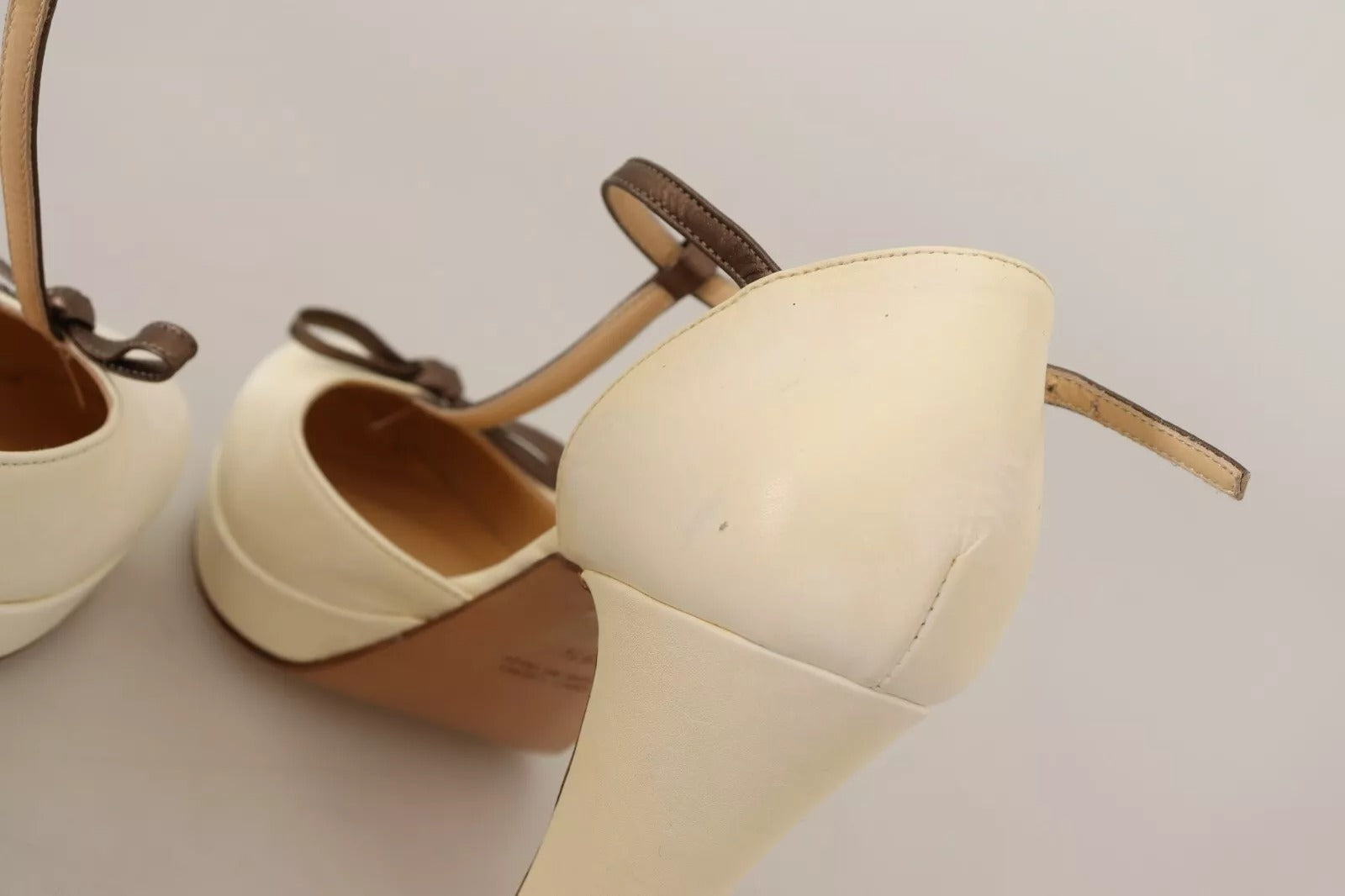 SERGIO LEVANTESI Off White Leather T-Strap Heels Sandals Women's Shoes (Pre-Owned)