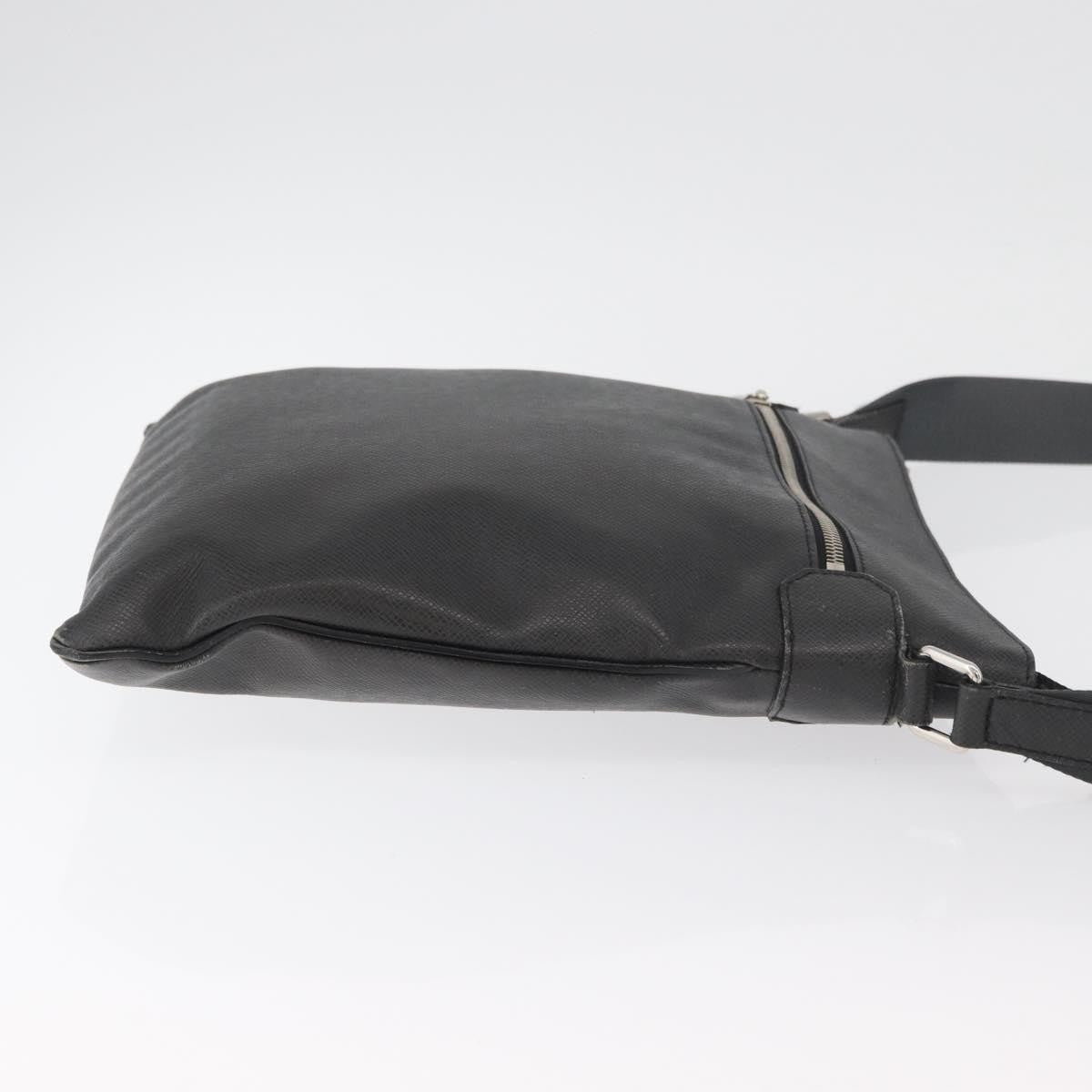 Louis Vuitton Sasha Taiga Leather Black Leather Handbag (Pre-Owned)