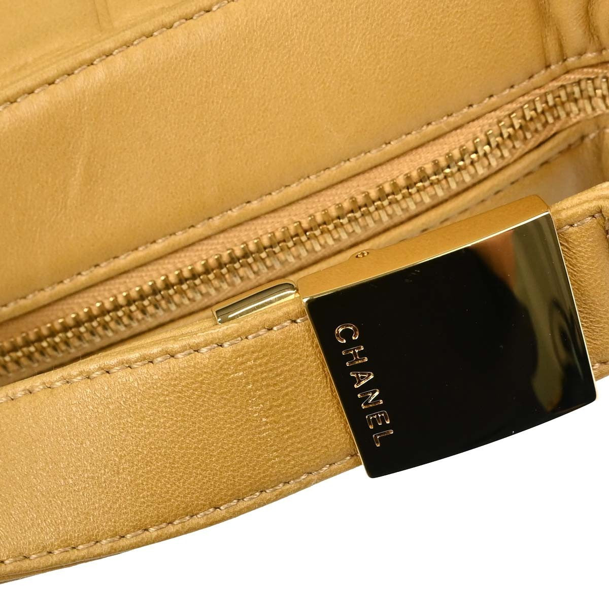 Chanel Chocolate Bar Cc Quilted Leather Beige Leather Shoulder Bag Bag (Pre-Owned)