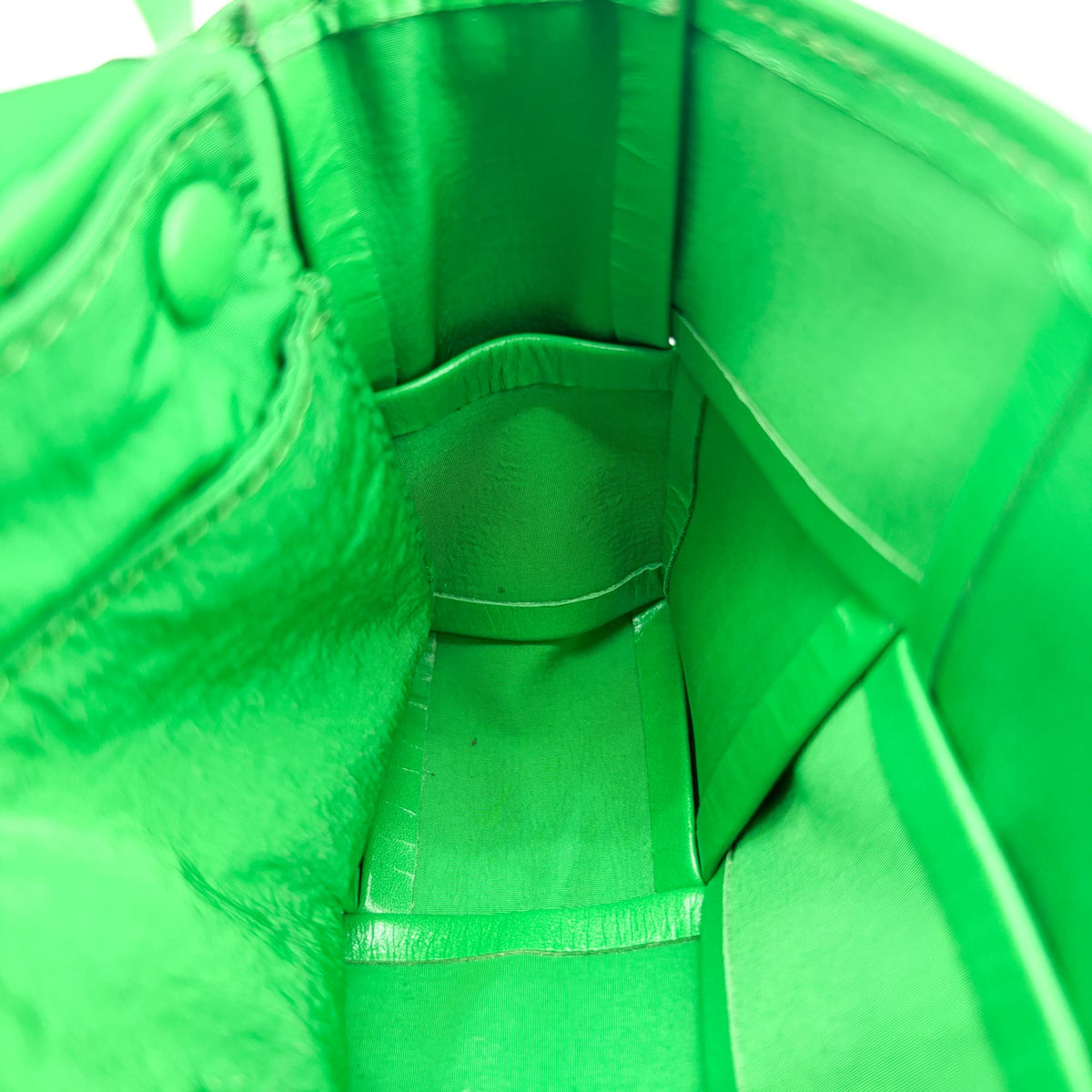 Bottega Veneta Cassette Maxi Intrecciato Leather Green Leather Crossbody Bag Bag (Pre-Owned)