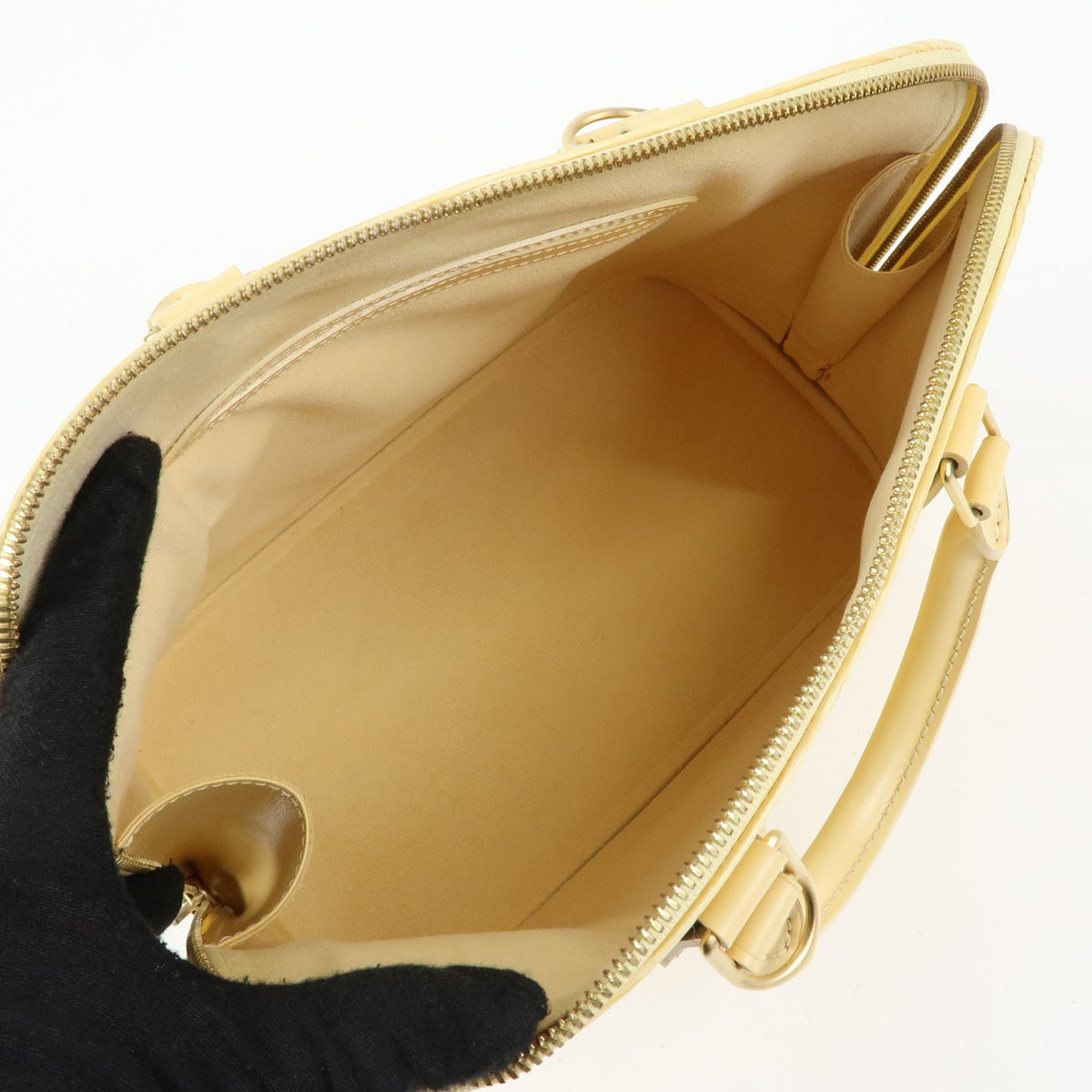Louis Vuitton Alma Epi Leather Yellow Leather Handbag (Pre-Owned)