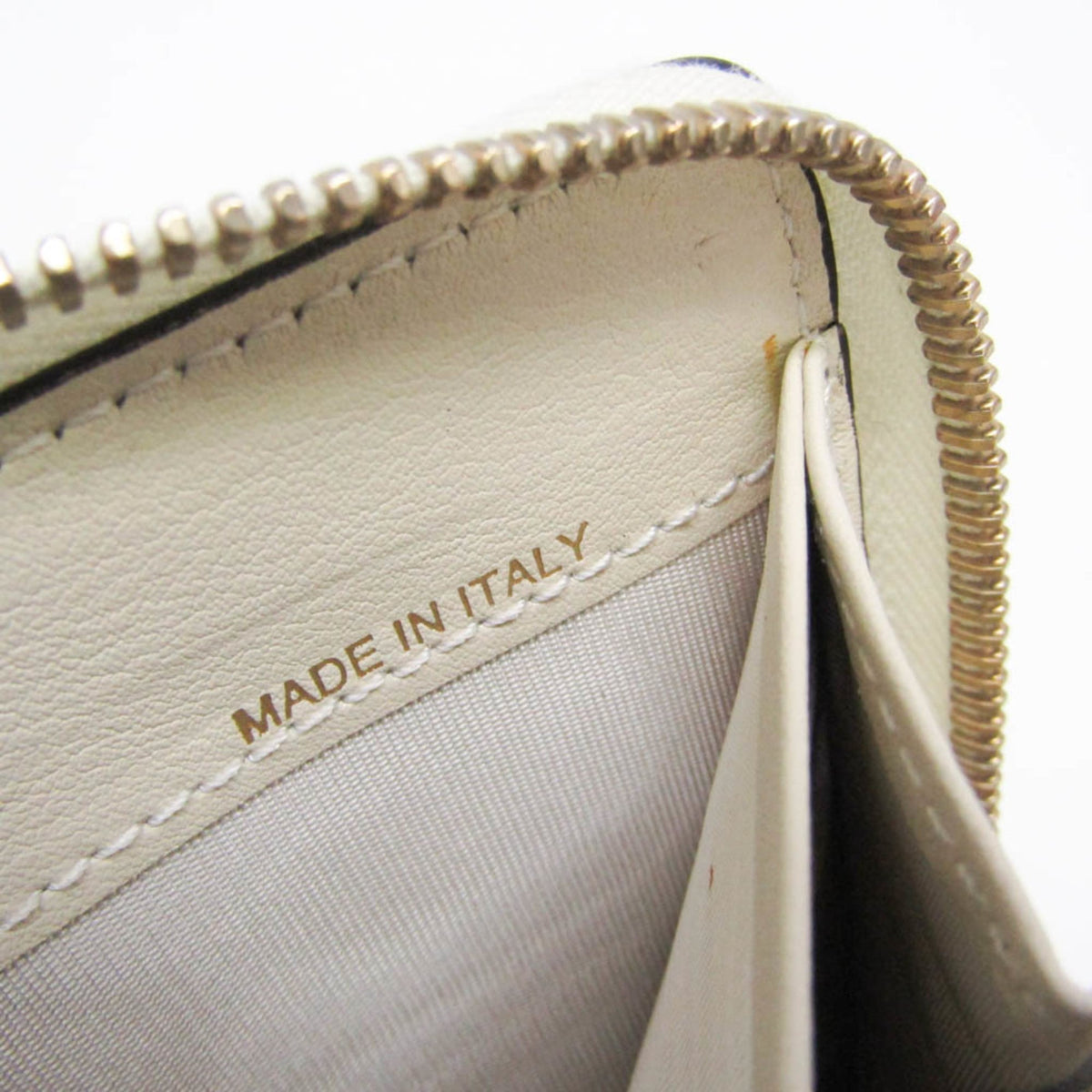 Valentino Garavani Rockstud Zip Around Leather White Leather Wallets Accessory (Pre-Owned)