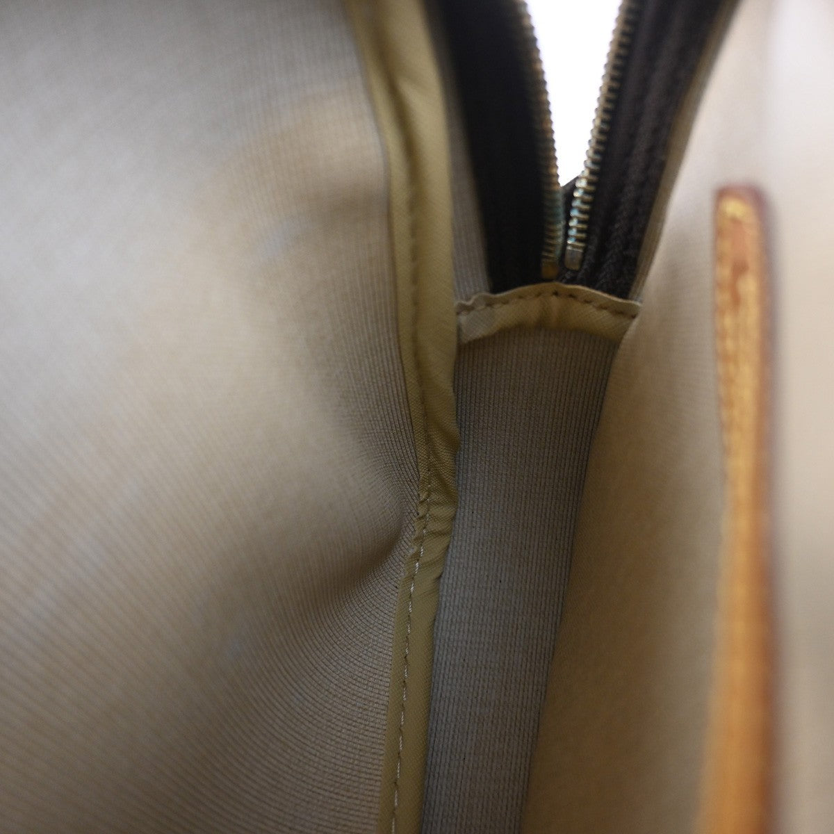 Louis Vuitton Reporter Monogram Canvas Brown Canvas Shoulder Bag Bag (Pre-Owned)