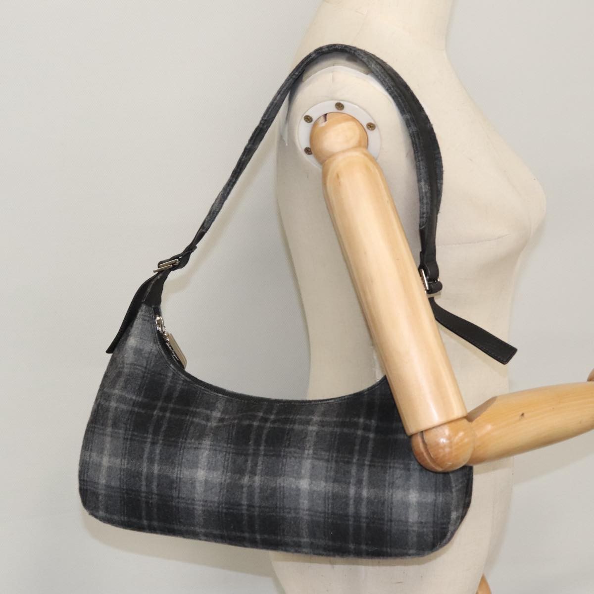 Salvatore Ferragamo Shoulder Wool Gray Wool Shoulder Bag Bag (Pre-Owned)