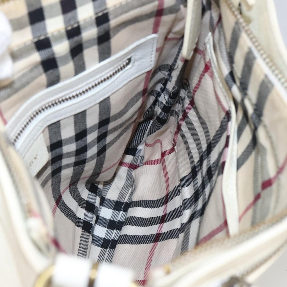 Burberry Vintage Leather White Leather Shoulder Bag Bag (Pre-Owned)