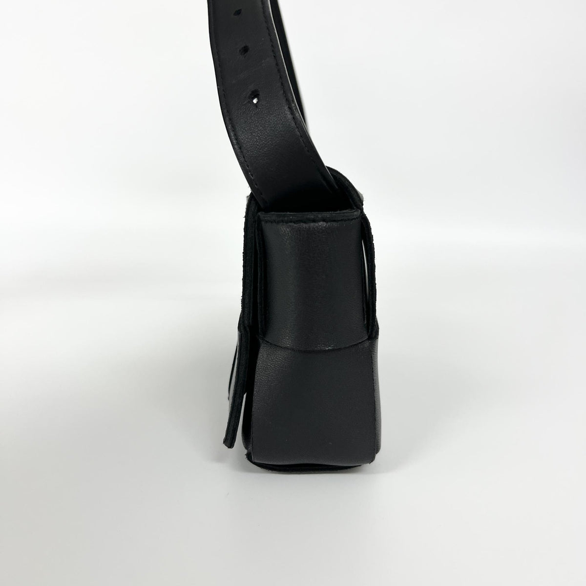 Bottega Veneta Cassette Belt Maxi Intrecciato Leather Black Leather Clutche & Pouche Bag (Pre-Owned)