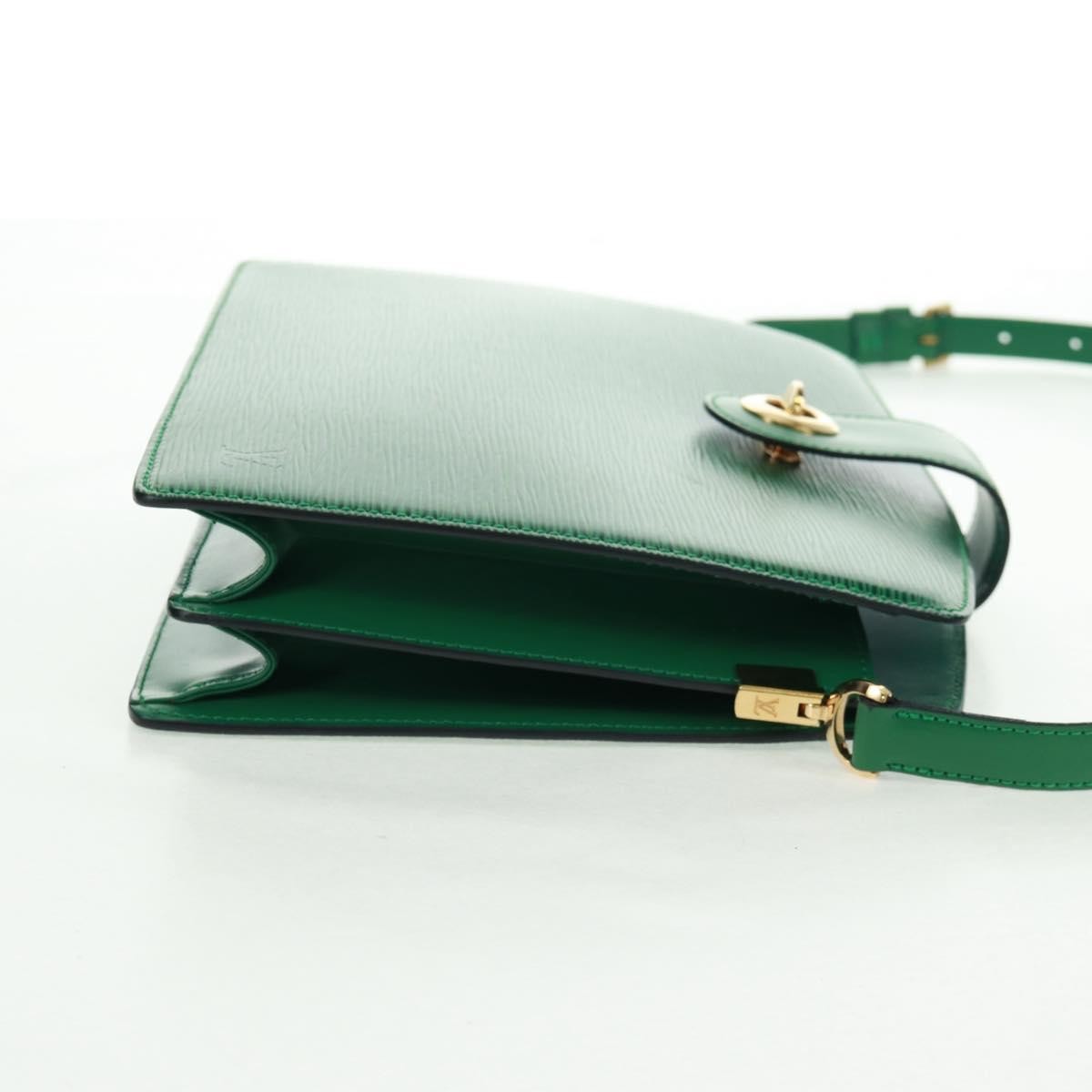 Louis Vuitton Capucines Epi Leather Green Leather Shoulder Bag Bag (Pre-Owned)