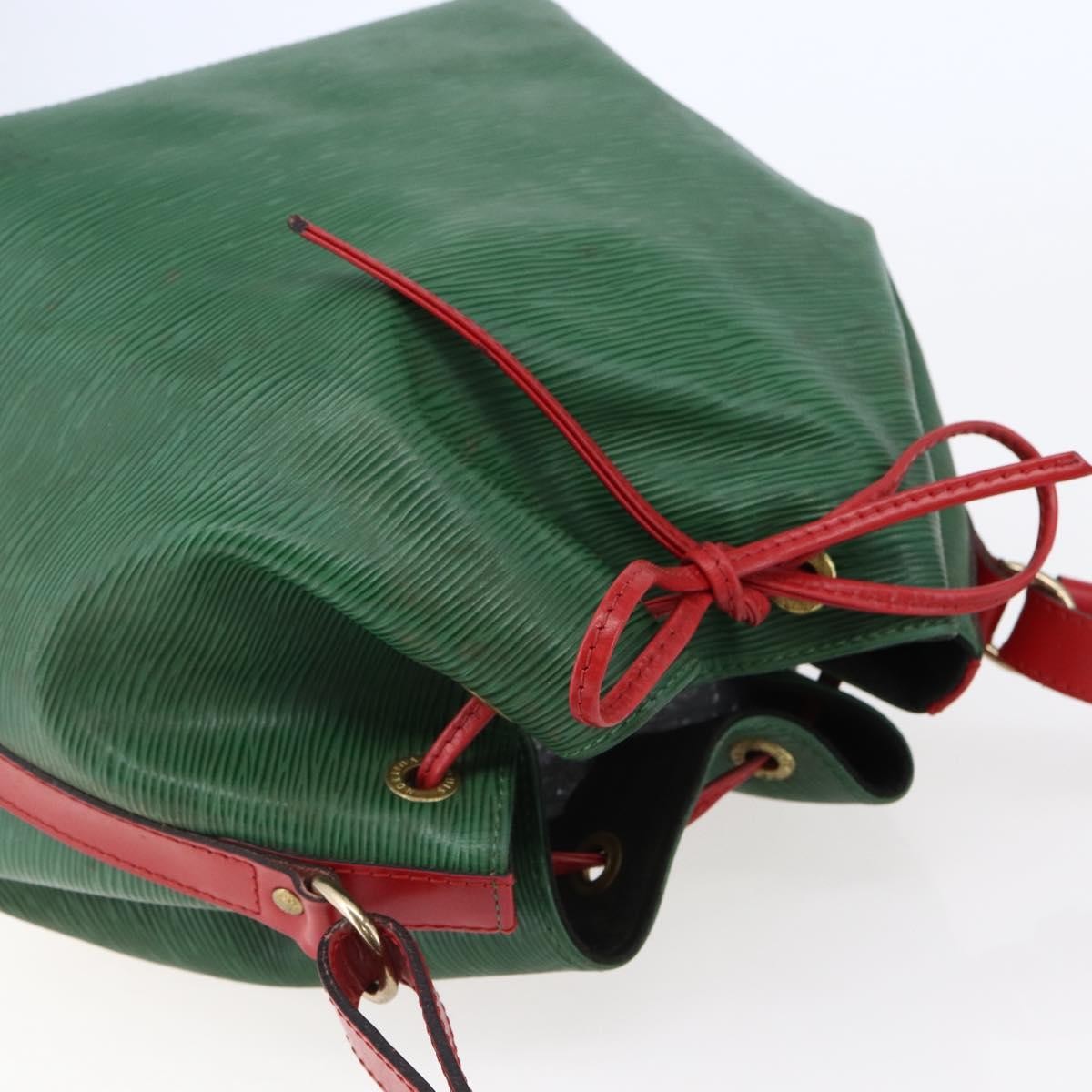 Louis Vuitton Petit Noe Two Tone Epi Leather Green Leather Bag (Pre-Owned)