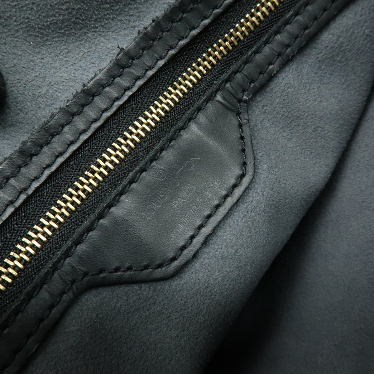 Louis Vuitton Petit Bucket Epi Leather Black Leather Handbag (Pre-Owned)