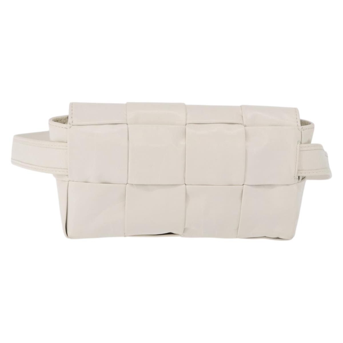 Bottega Veneta Cassette Belt Maxi Intrecciato Leather White Leather Clutche & Pouche Bag (Pre-Owned)