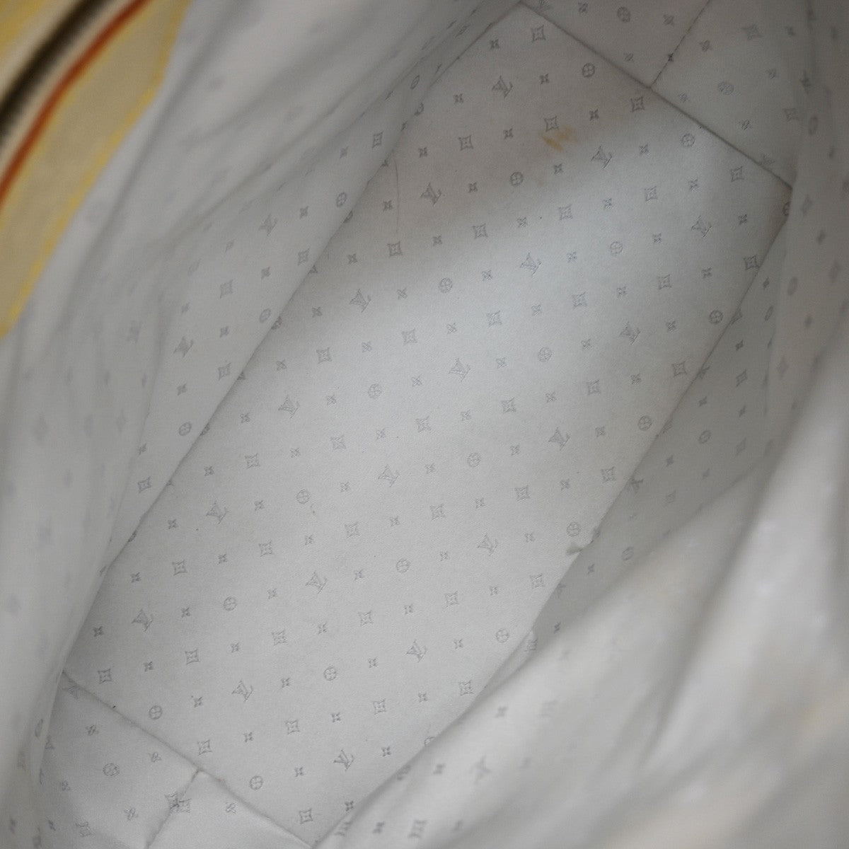 Louis Vuitton Suhali Lockit Leather White Leather Handbag (Pre-Owned)