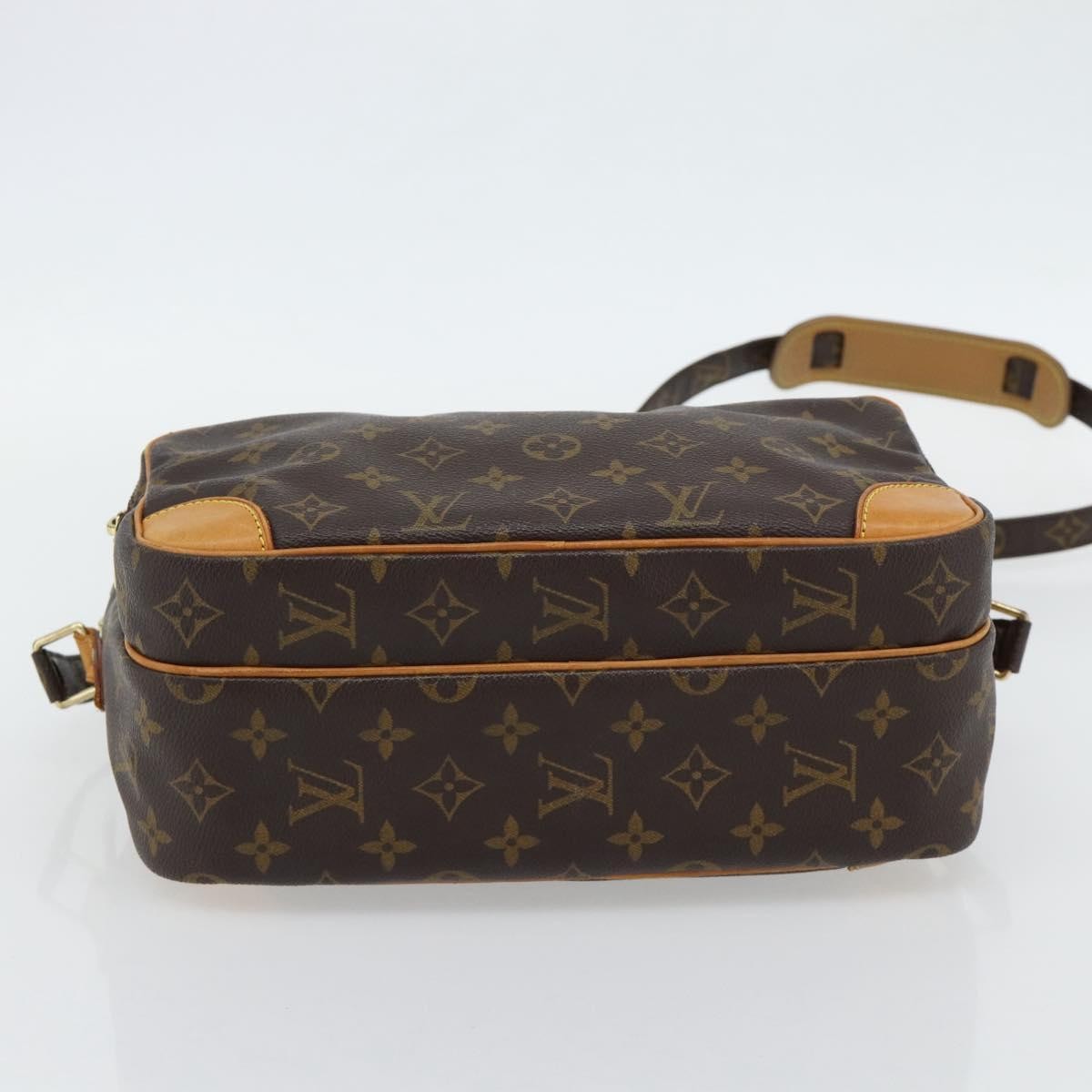 Louis Vuitton Nil Messenger Monogram Canvas Brown Canvas Shoulder Bag Bag (Pre-Owned)
