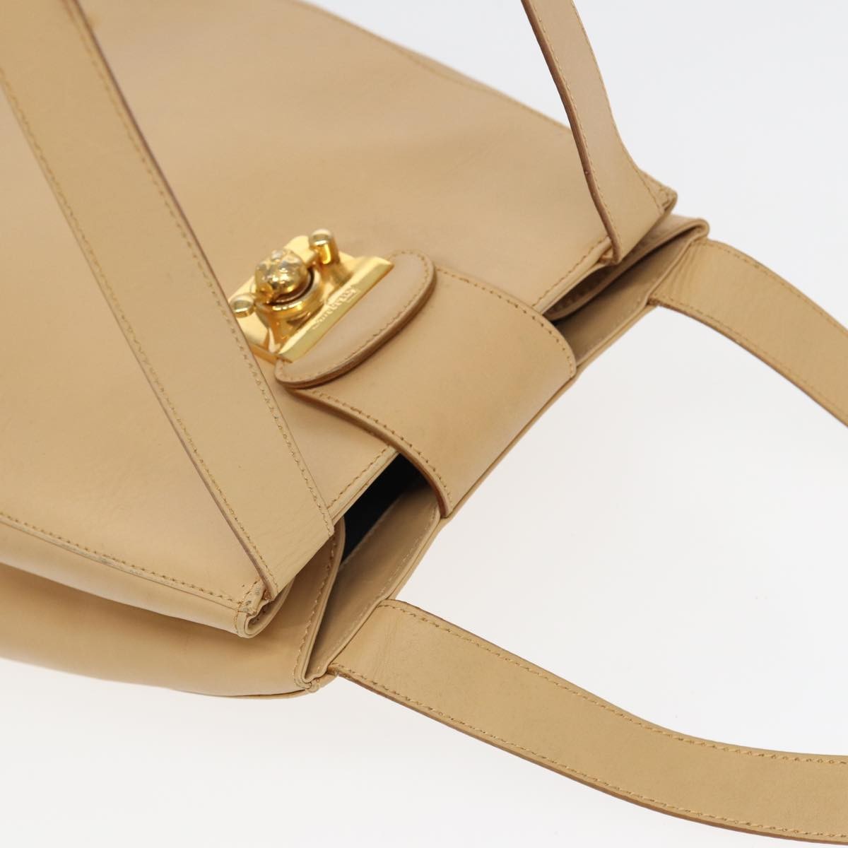 Salvatore Ferragamo Vintage Leather Beige Leather Shoulder Bag Bag (Pre-Owned)