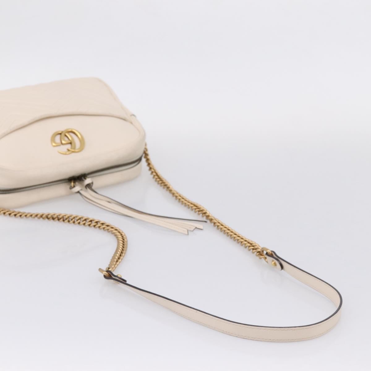 Gucci Gg Marmont Multi-Use Matelasse Leather White Leather Handbag (Pre-Owned)