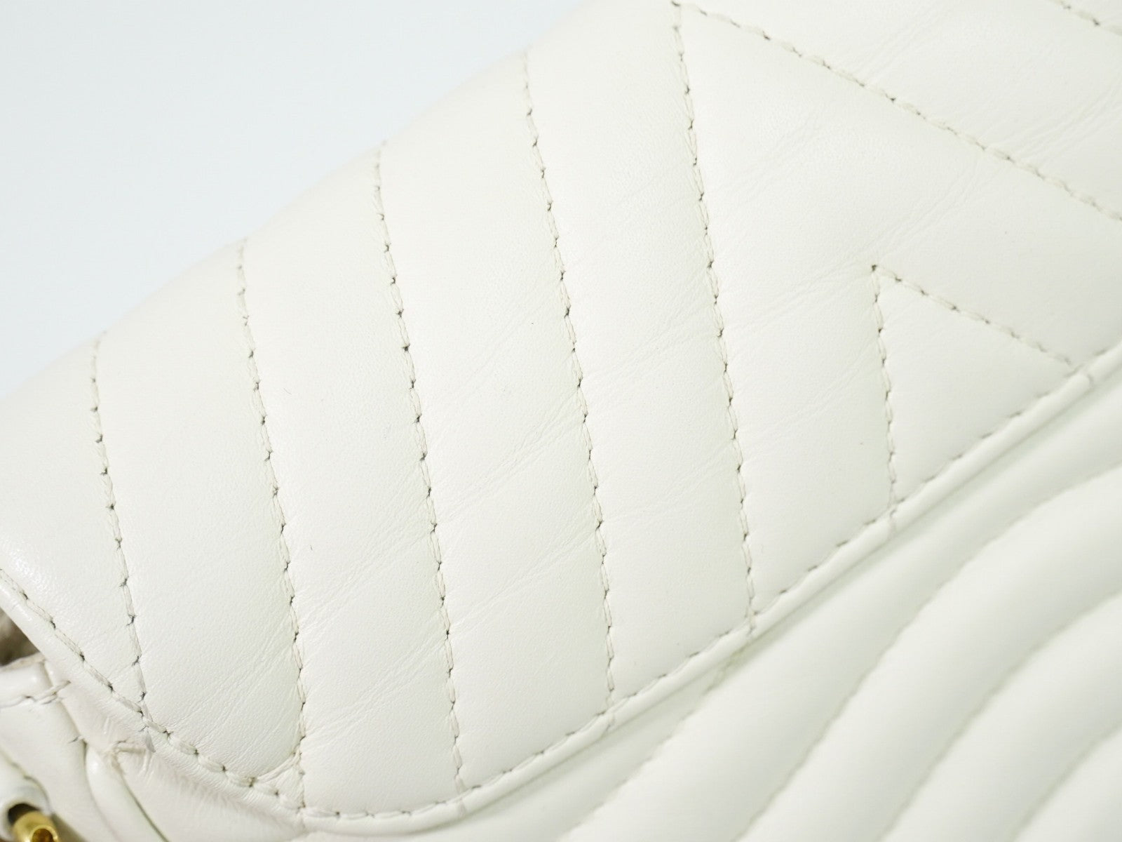 Louis Vuitton New Wave Multi Pochette Quilted Leather White Leather Shoulder Bag Bag (Pre-Owned)