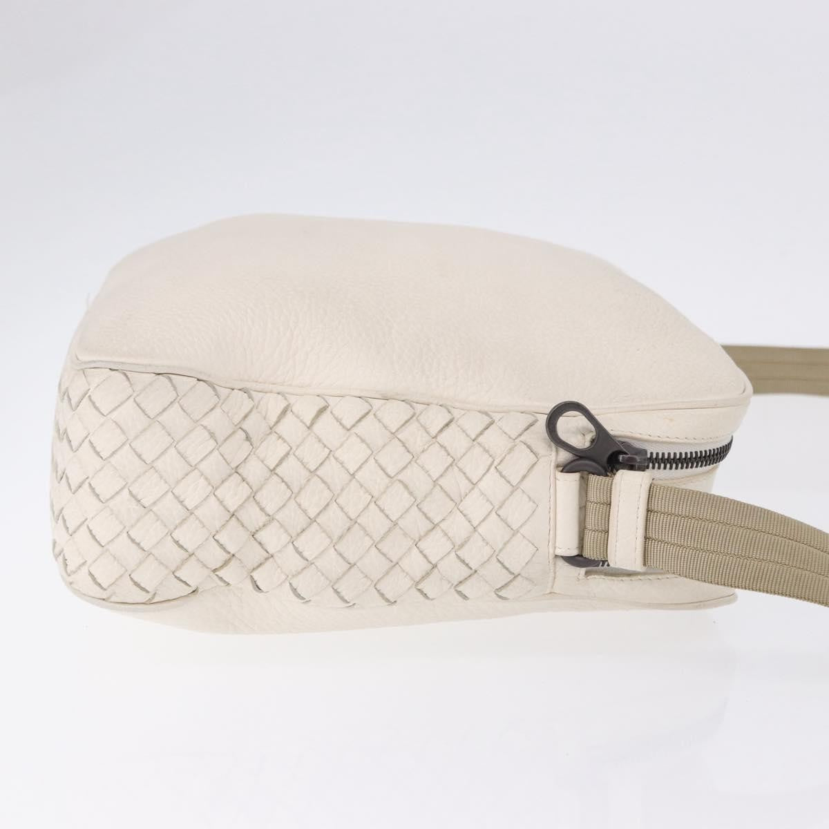 Bottega Veneta Intrecciato Shoulder Leather White Leather Shoulder Bag Bag (Pre-Owned)
