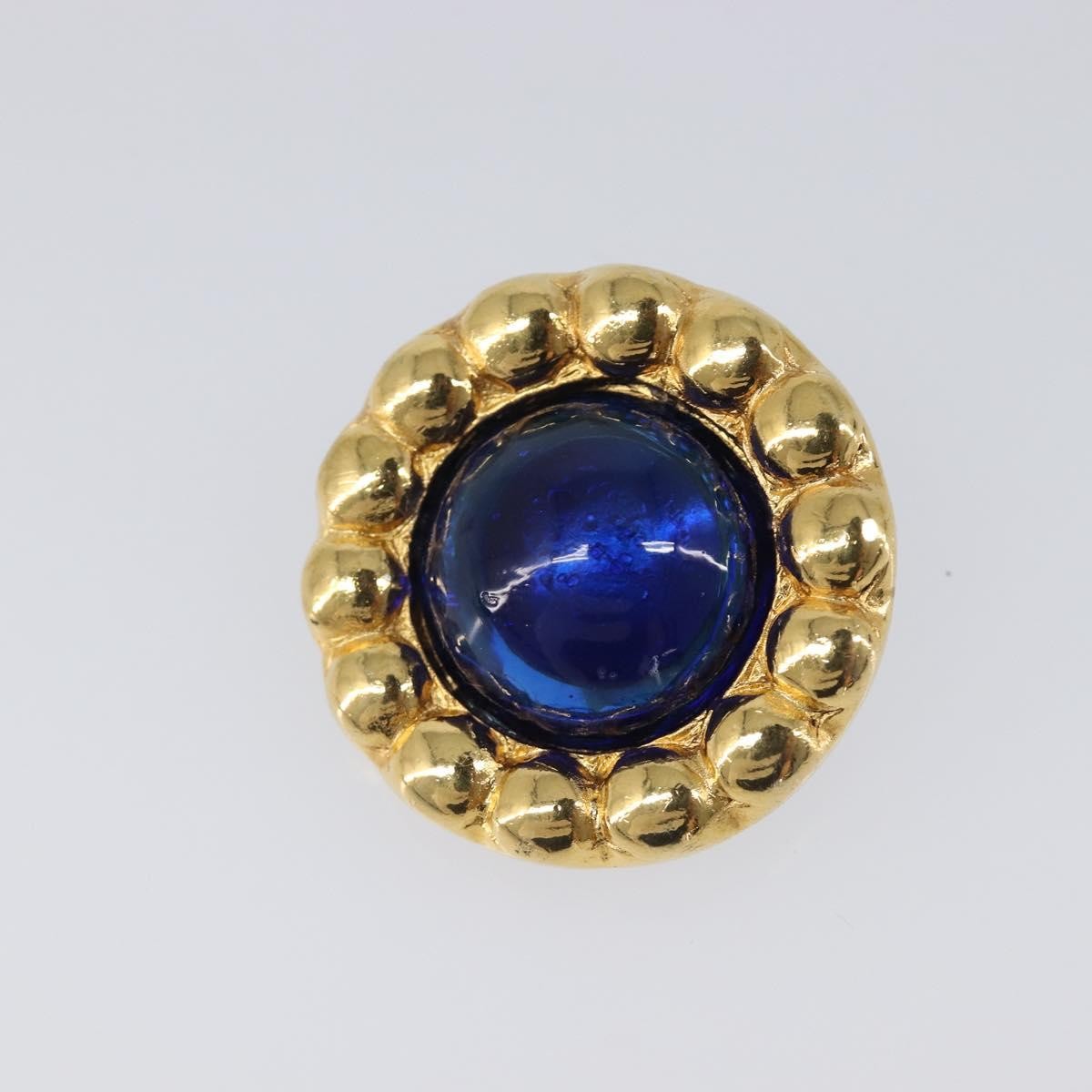 Chanel Vintage Round Clip-On Metal Gold Metal Earrings Jewelry (Pre-Owned)
