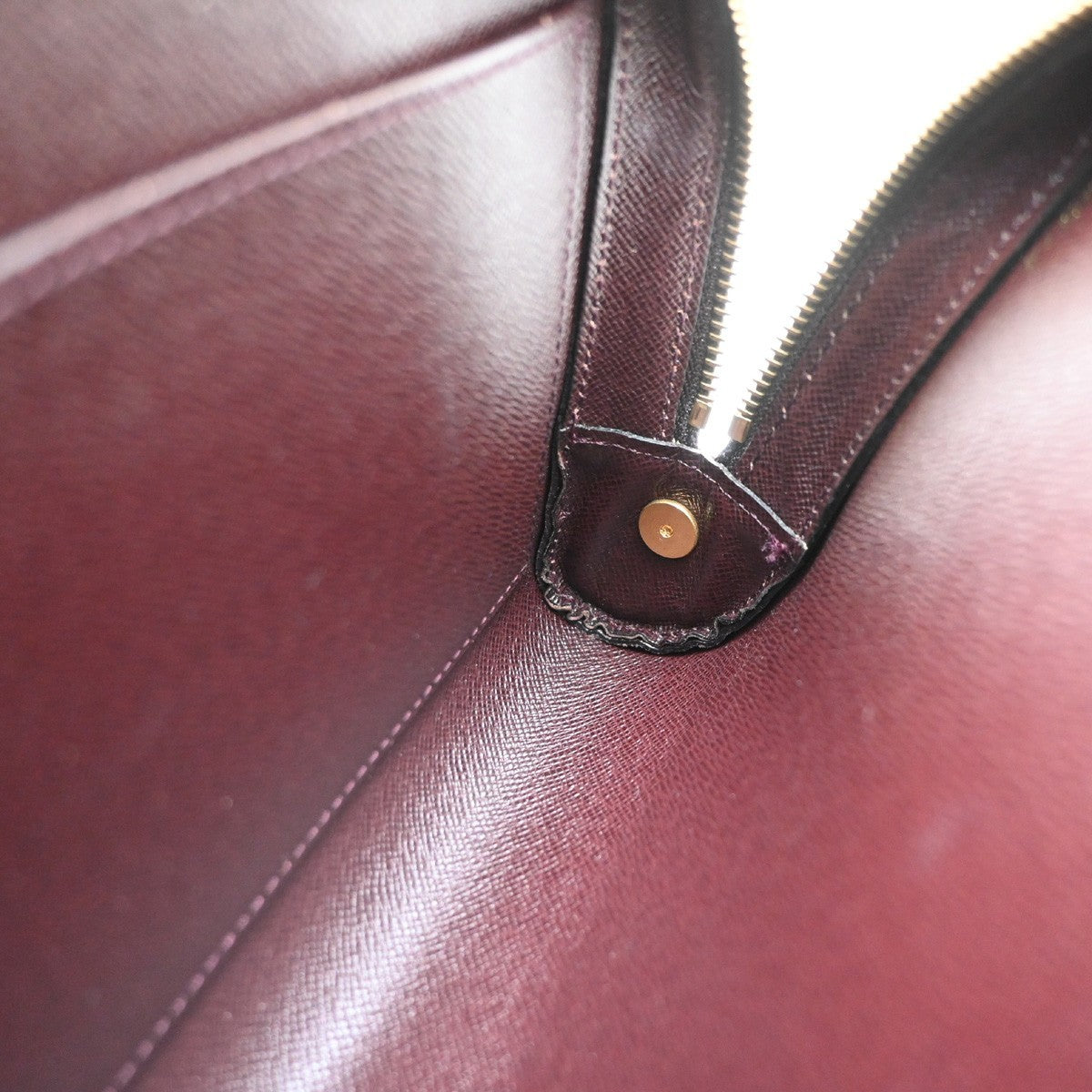 Louis Vuitton Pochette Baikal Clutch Taiga Leather Burgundy Leather Clutche & Pouche Bag (Pre-Owned)
