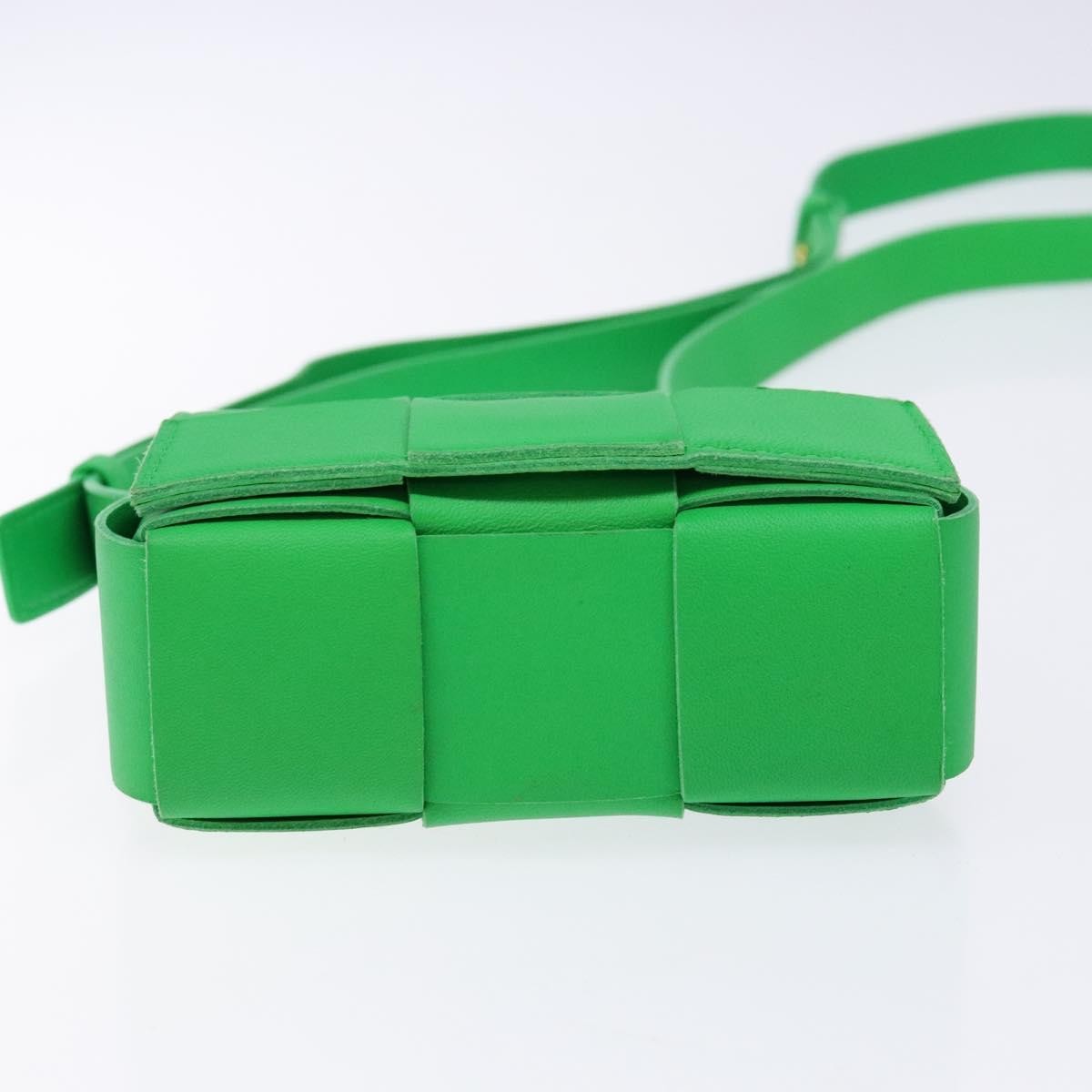 Bottega Veneta Cassette Maxi Intrecciato Leather Green Leather Crossbody Bag Bag (Pre-Owned)