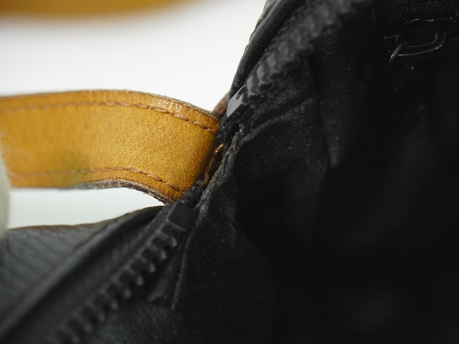 Celine Vintage Leather Black Leather Shoulder Bag Bag (Pre-Owned)