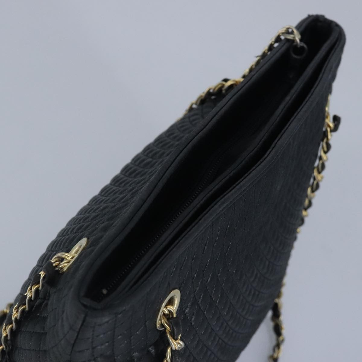 Bally Vintage Chain Quilted Leather Navy Leather Shoulder Bag Bag (Pre-Owned)