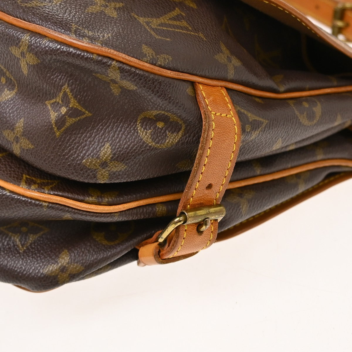 Louis Vuitton Saumur Canvas Brown Canvas Shoulder Bag Bag (Pre-Owned)